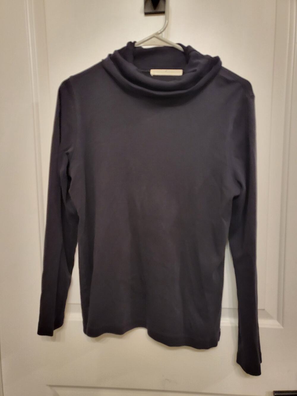 Piruvian Connections Classic Black T-Neck Turtleneck M
